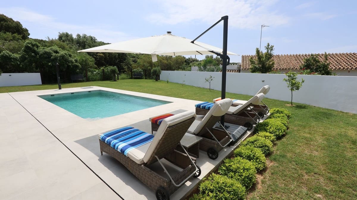 3 chambre Villa/Maison à vendre à Cabopino avec piscine - 1 775 000 € (Ref: 9938722)