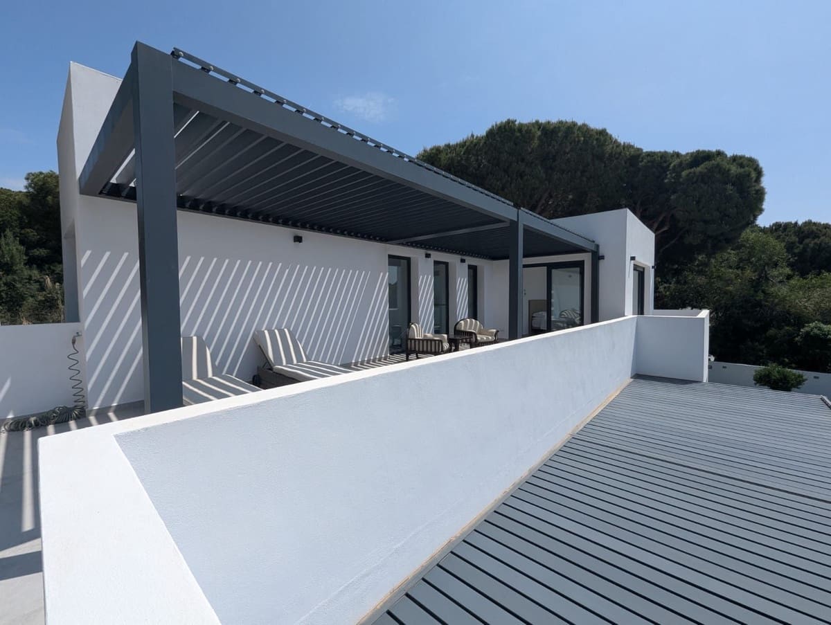 3 slaapkamer Villa te koop in Cabopino met zwembad - € 1.775.000 (Ref: 9938722)