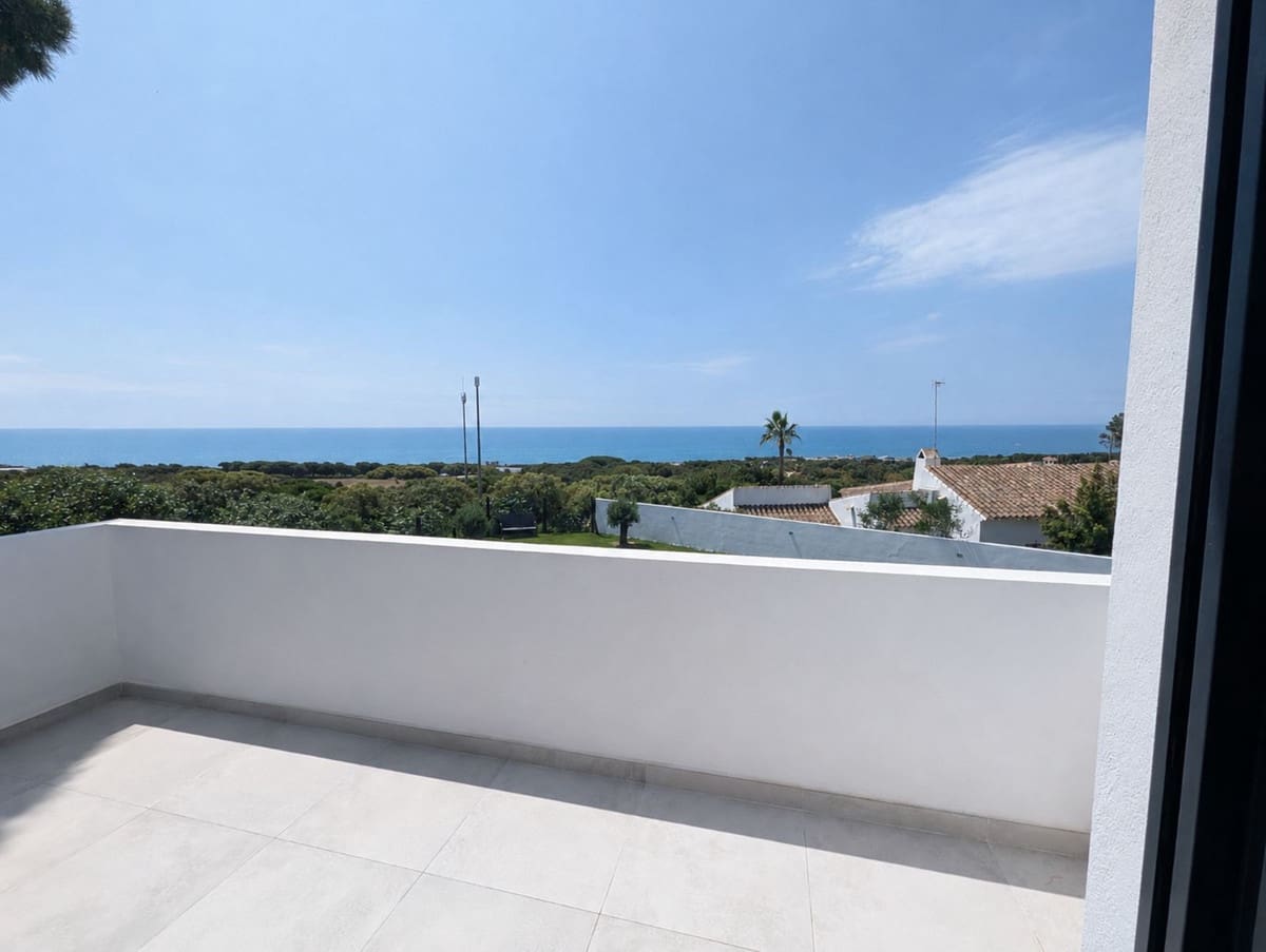 3 slaapkamer Villa te koop in Cabopino met zwembad - € 1.775.000 (Ref: 9938722)