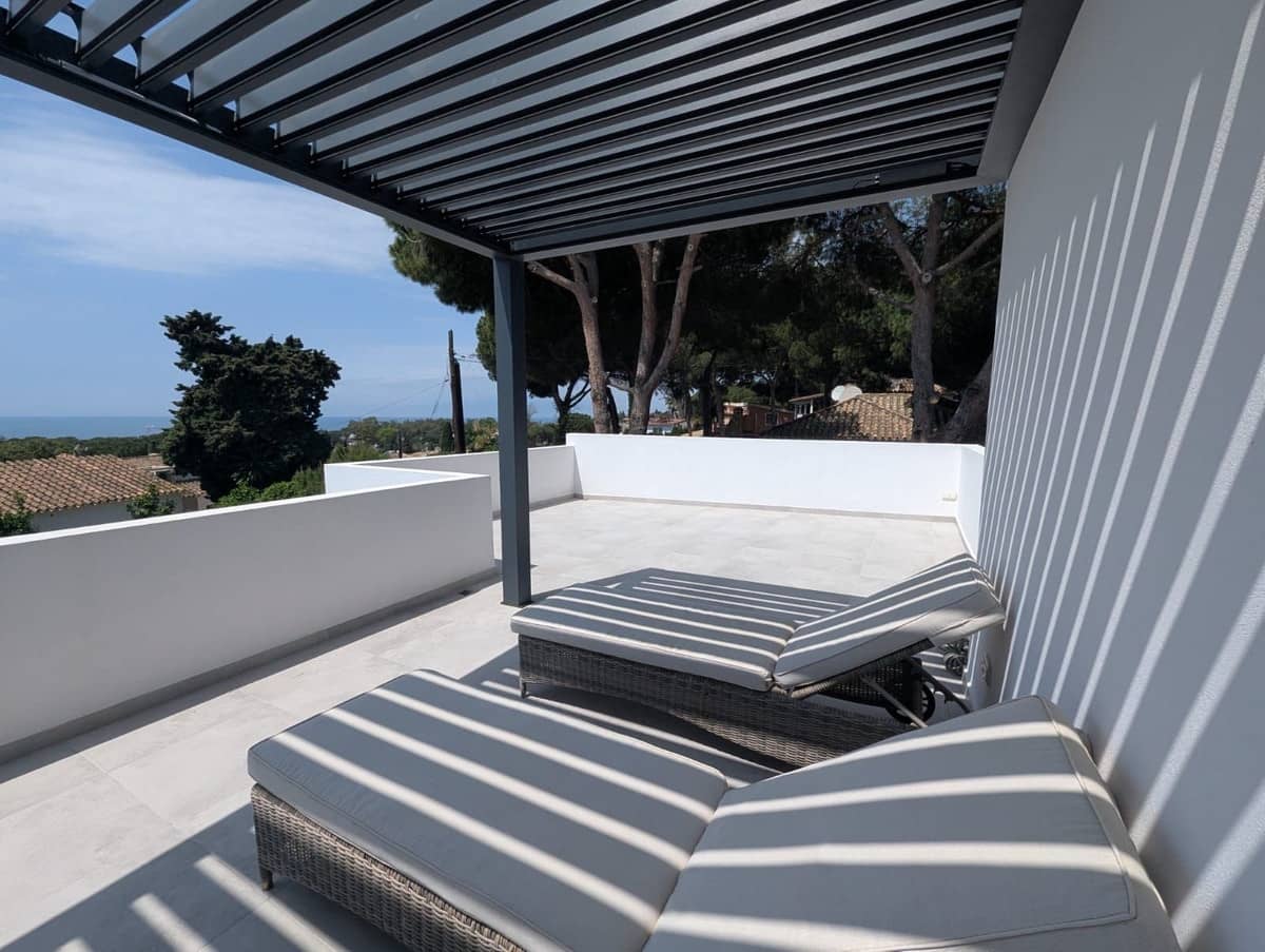 3 slaapkamer Villa te koop in Cabopino met zwembad - € 1.775.000 (Ref: 9938722)