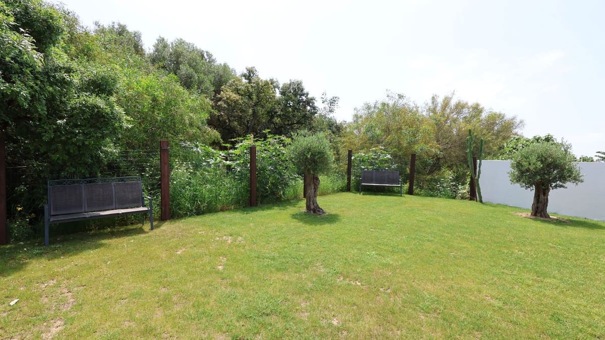 3 slaapkamer Villa te koop in Cabopino met zwembad - € 1.775.000 (Ref: 9938722)