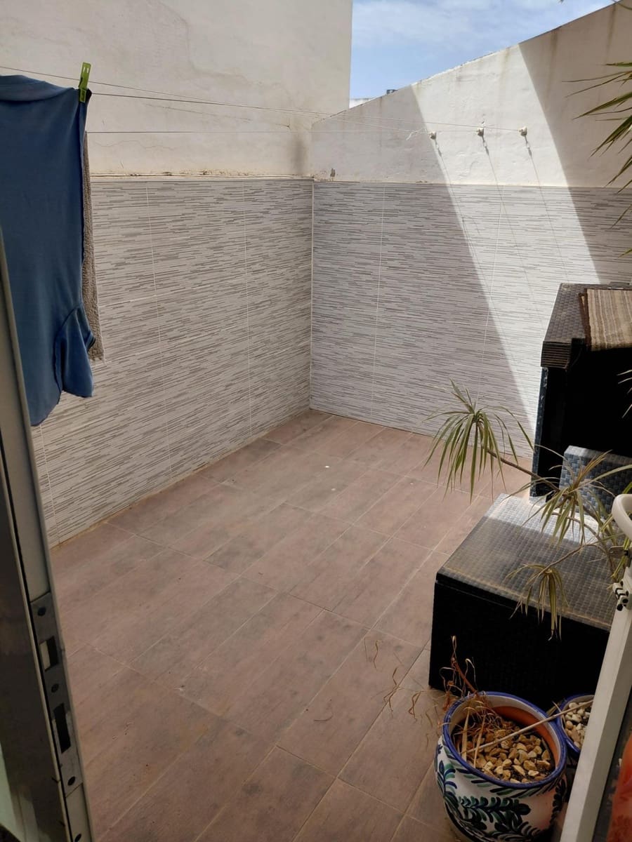 3 bedroom Villa for sale in Catral with garage - € 135,000 (Ref: 9959766)