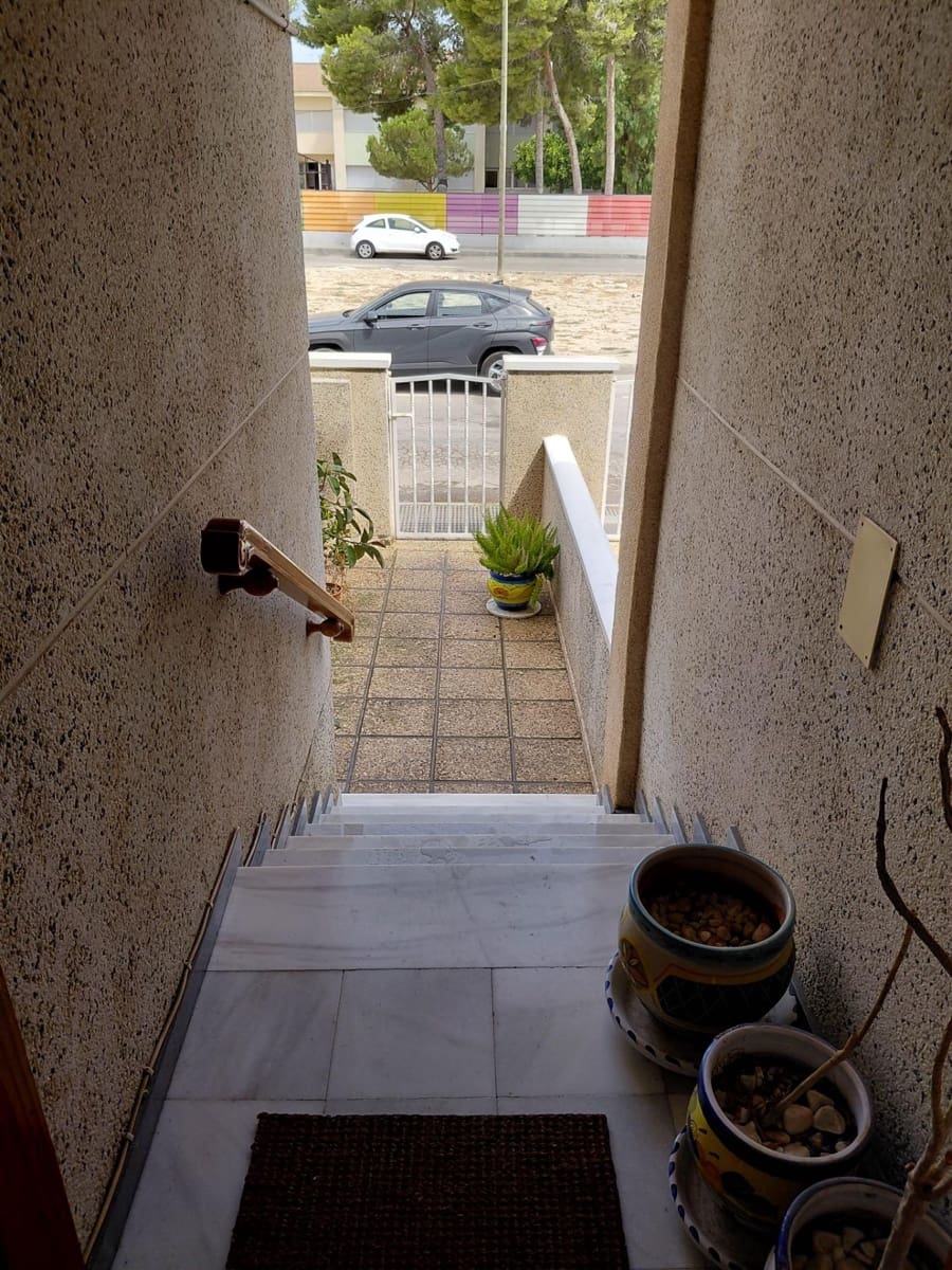 3 bedroom Villa for sale in Catral with garage - € 135,000 (Ref: 9959766)