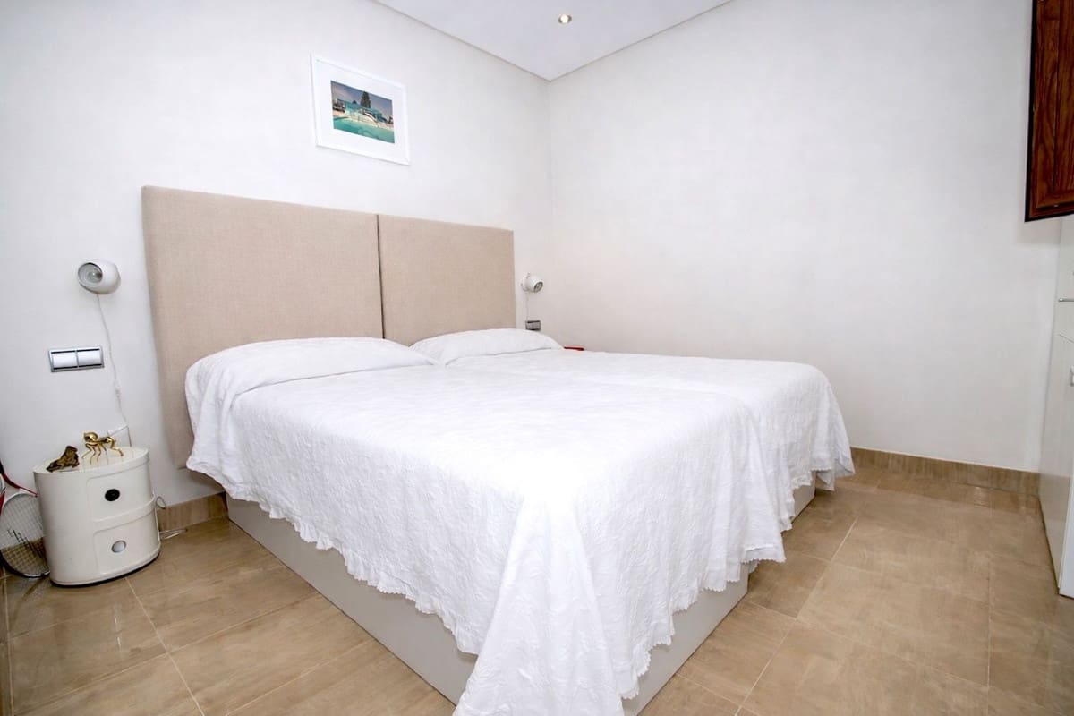 4 quarto Apartamento para venda em Estepona com piscina garagem - 999 000 € (Ref: 9806846)