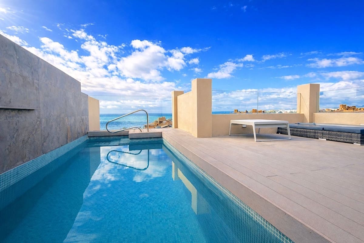 4 quarto Apartamento para venda em Estepona com piscina garagem - 999 000 € (Ref: 9806846)