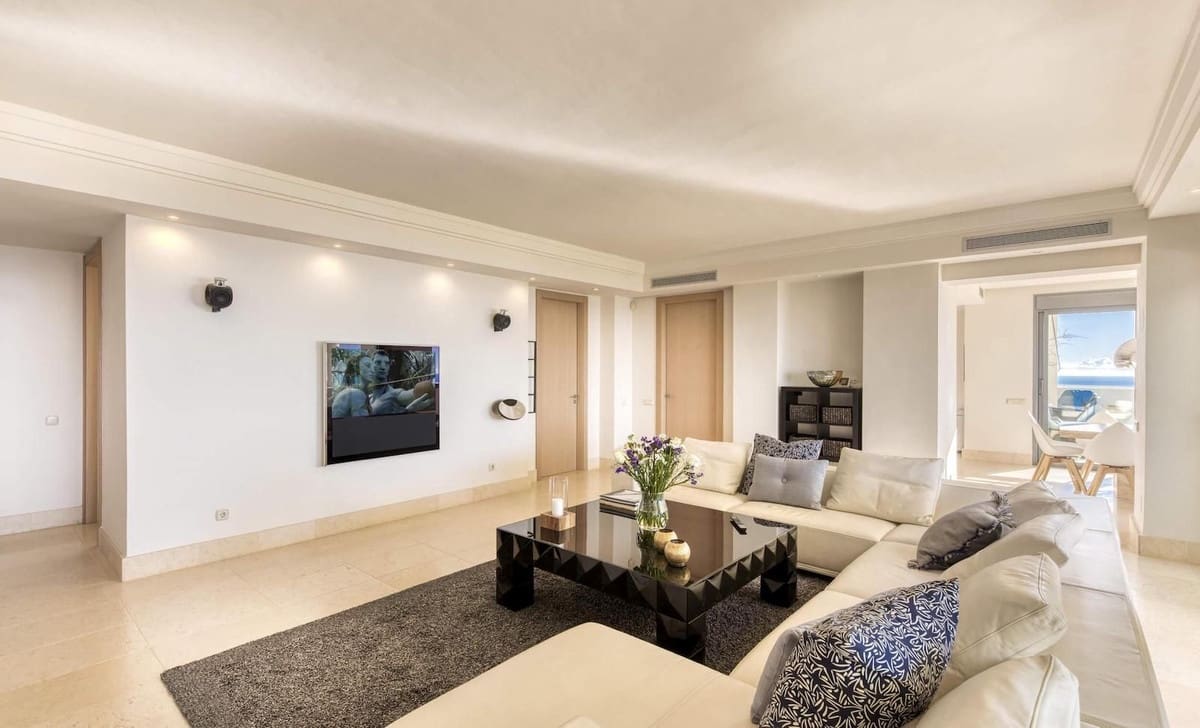 4 slaapkamer Penthouse te koop in Los Monteros met zwembad garage - € 2.350.000 (Ref: 9806847)