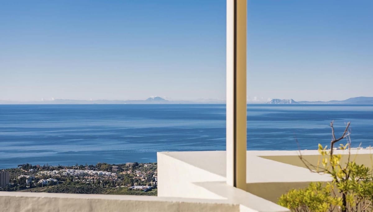 4 slaapkamer Penthouse te koop in Los Monteros met zwembad garage - € 2.350.000 (Ref: 9806847)