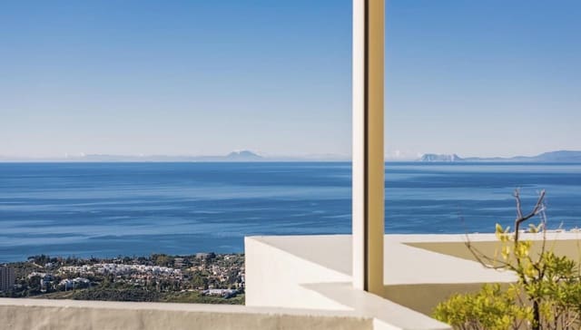 4 slaapkamer Penthouse te koop in Los Monteros, Marbella met zwembad garage - € 2.350.000 (Ref: 9806847)