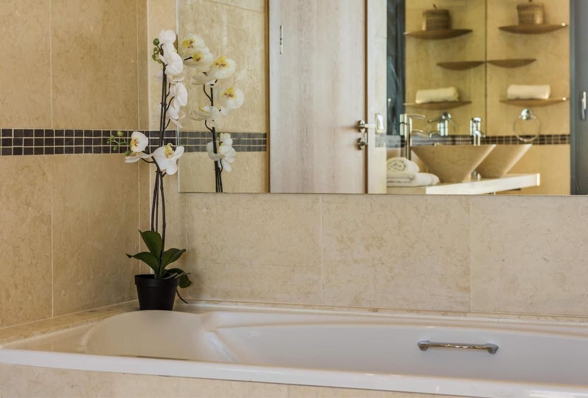 4 slaapkamer Penthouse te koop in Los Monteros met zwembad garage - € 2.350.000 (Ref: 9806847)