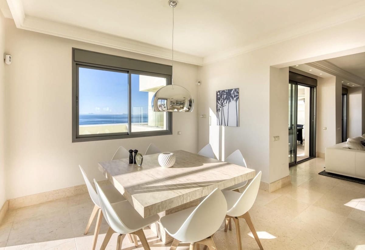 4 slaapkamer Penthouse te koop in Los Monteros met zwembad garage - € 2.350.000 (Ref: 9806847)