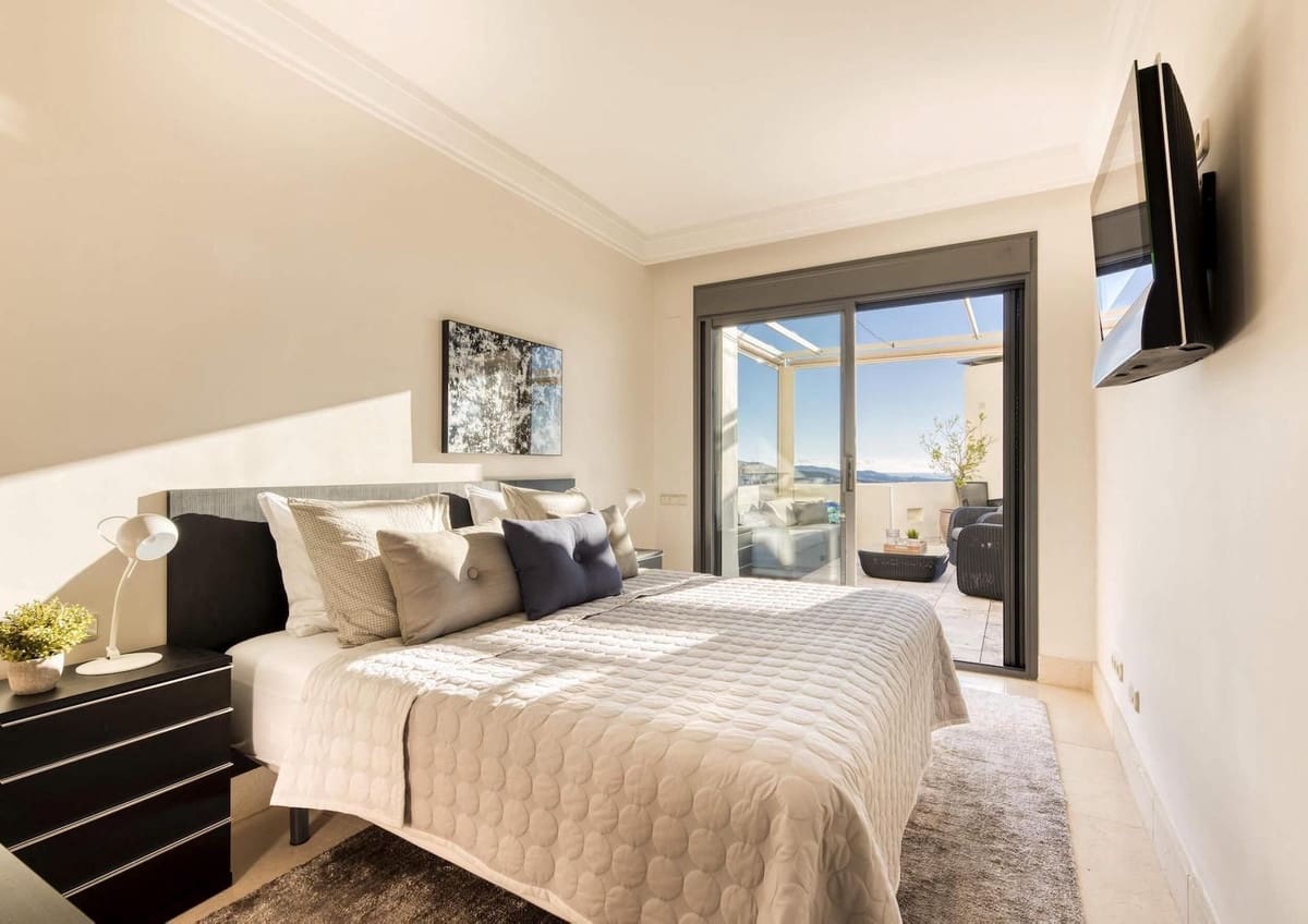 4 slaapkamer Penthouse te koop in Los Monteros met zwembad garage - € 2.350.000 (Ref: 9806847)