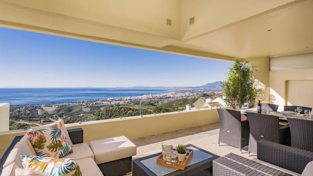 4 slaapkamer Penthouse te koop in Los Monteros met zwembad garage - € 2.350.000 (Ref: 9806847)