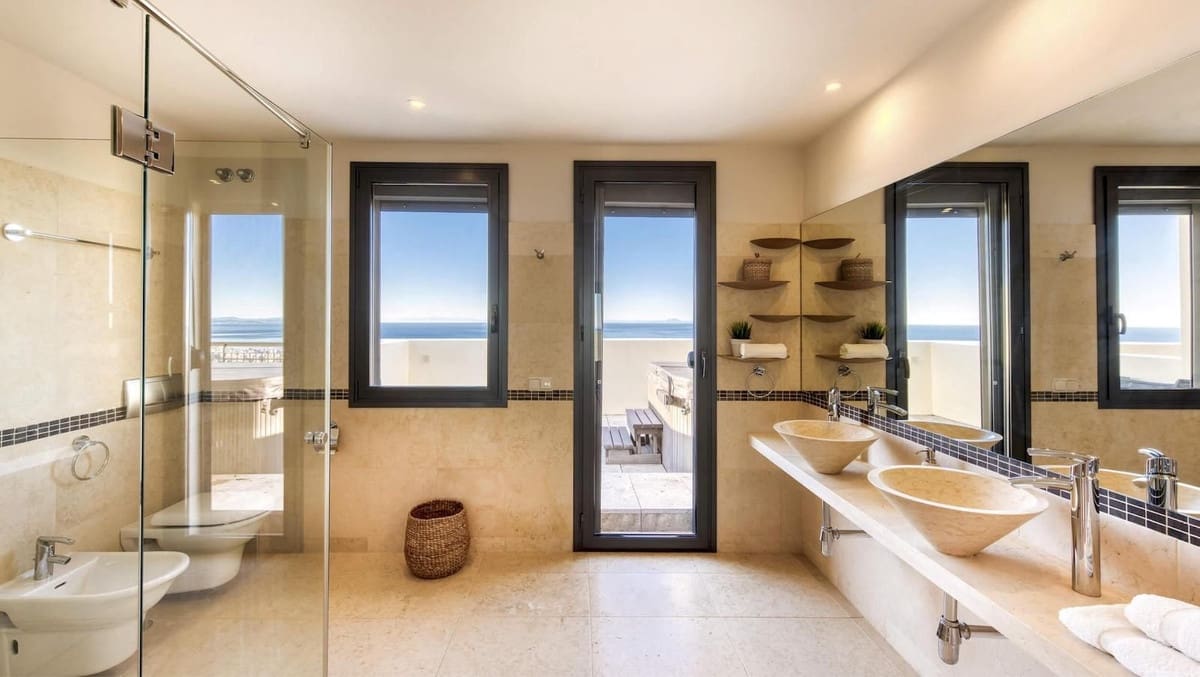 4 slaapkamer Penthouse te koop in Los Monteros met zwembad garage - € 2.350.000 (Ref: 9806847)