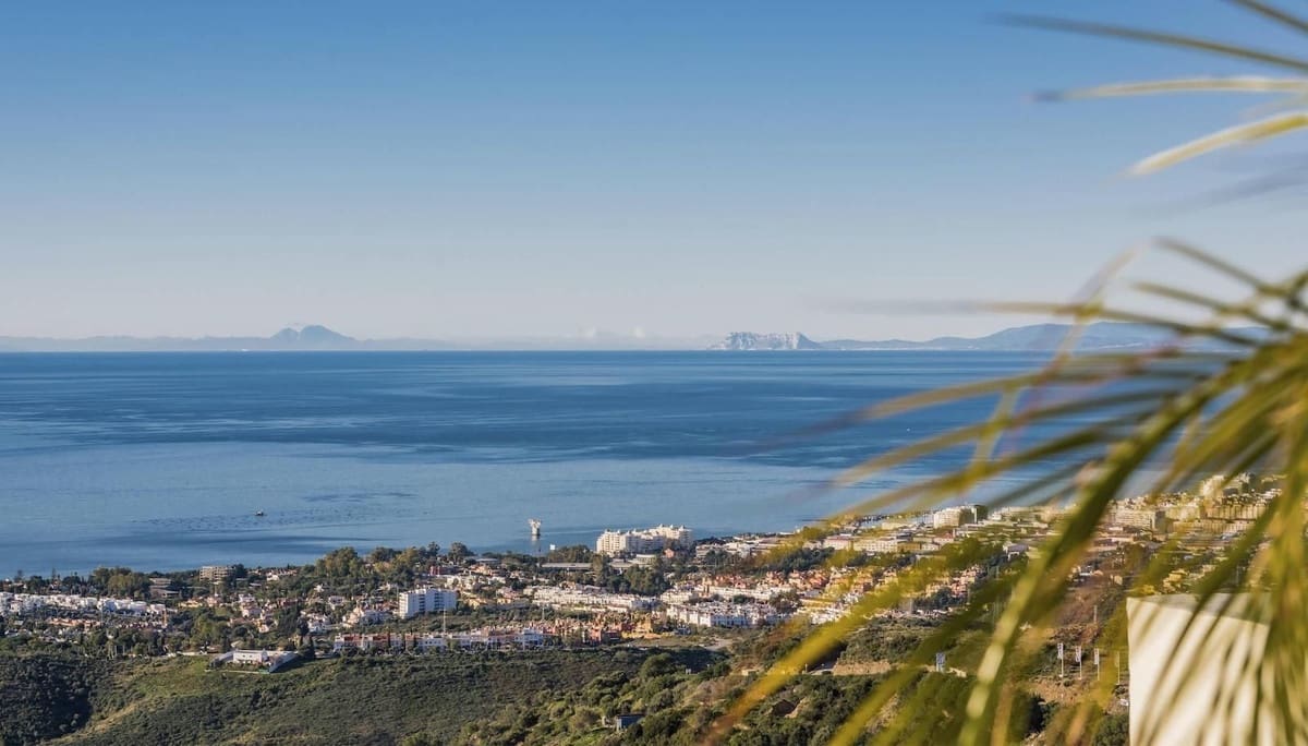 4 slaapkamer Penthouse te koop in Los Monteros met zwembad garage - € 2.350.000 (Ref: 9806847)