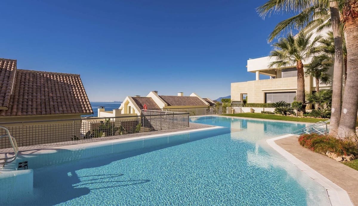 4 slaapkamer Penthouse te koop in Los Monteros met zwembad garage - € 2.350.000 (Ref: 9806847)