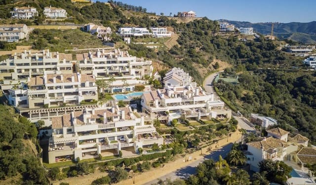 4 slaapkamer Penthouse te koop in Los Monteros, Marbella met zwembad garage - € 2.350.000 (Ref: 9806847)