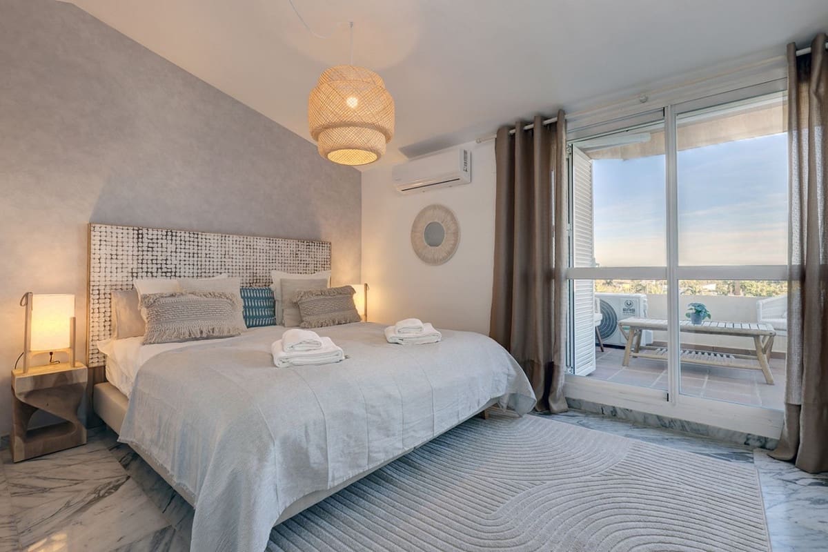 Ático de 4 habitaciones en Bahía de Marbella en venta con piscina garaje - 860.000 € (Ref: 9806852)