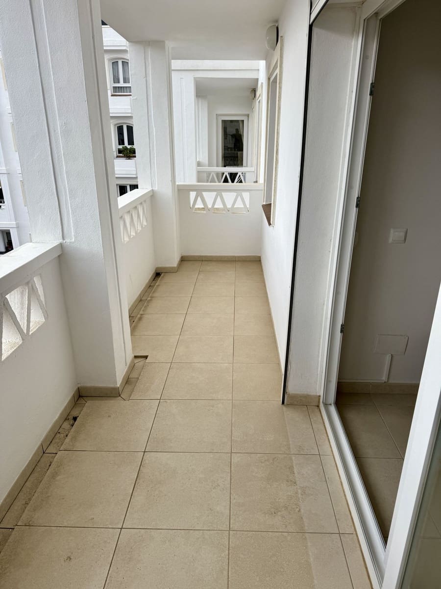 4 soveværelse Lejlighed til salg i Nueva Andalucia med garage - € 450.000 (Ref: 9806855)