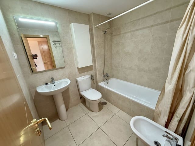 4 soveværelse Lejlighed til salg i Nueva Andalucia, Marbella med garage - € 450.000 (Ref: 9806855)