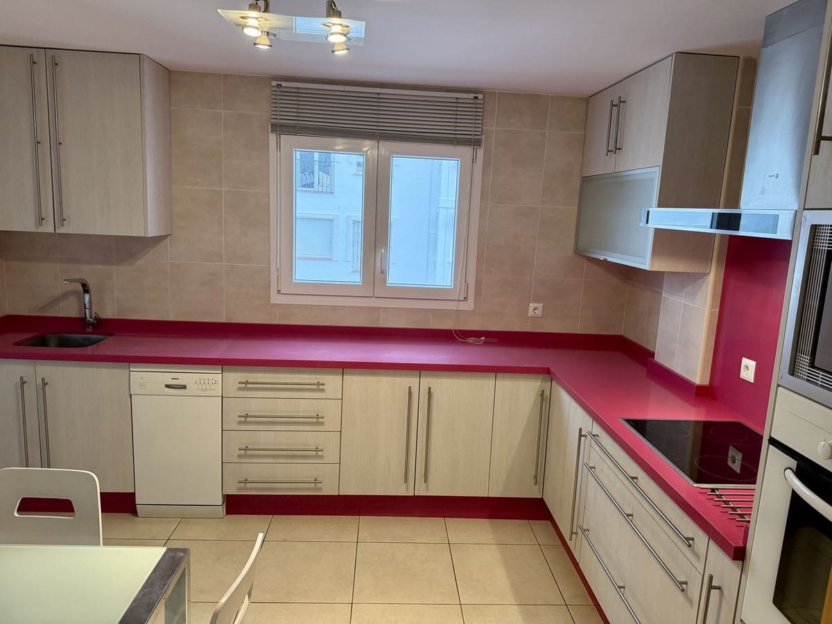 4 soveværelse Lejlighed til salg i Nueva Andalucia med garage - € 450.000 (Ref: 9806855)