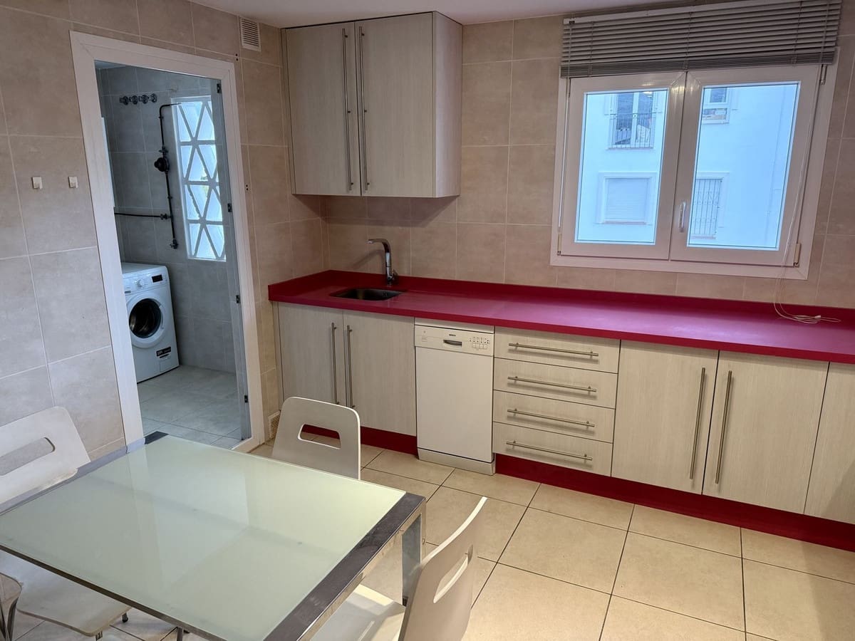 4 soveværelse Lejlighed til salg i Nueva Andalucia med garage - € 450.000 (Ref: 9806855)