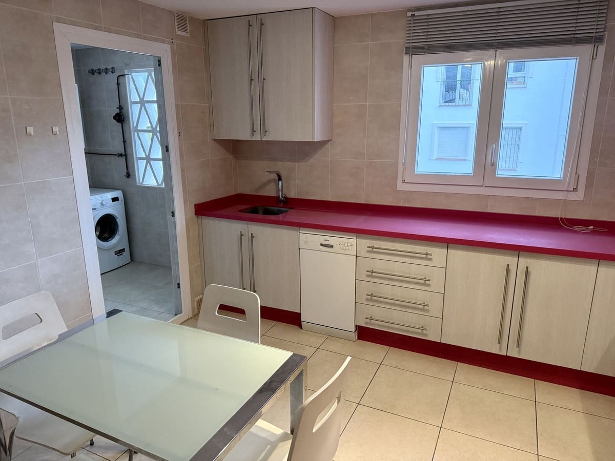 4 soveværelse Lejlighed til salg i Nueva Andalucia med garage - € 450.000 (Ref: 9806855)