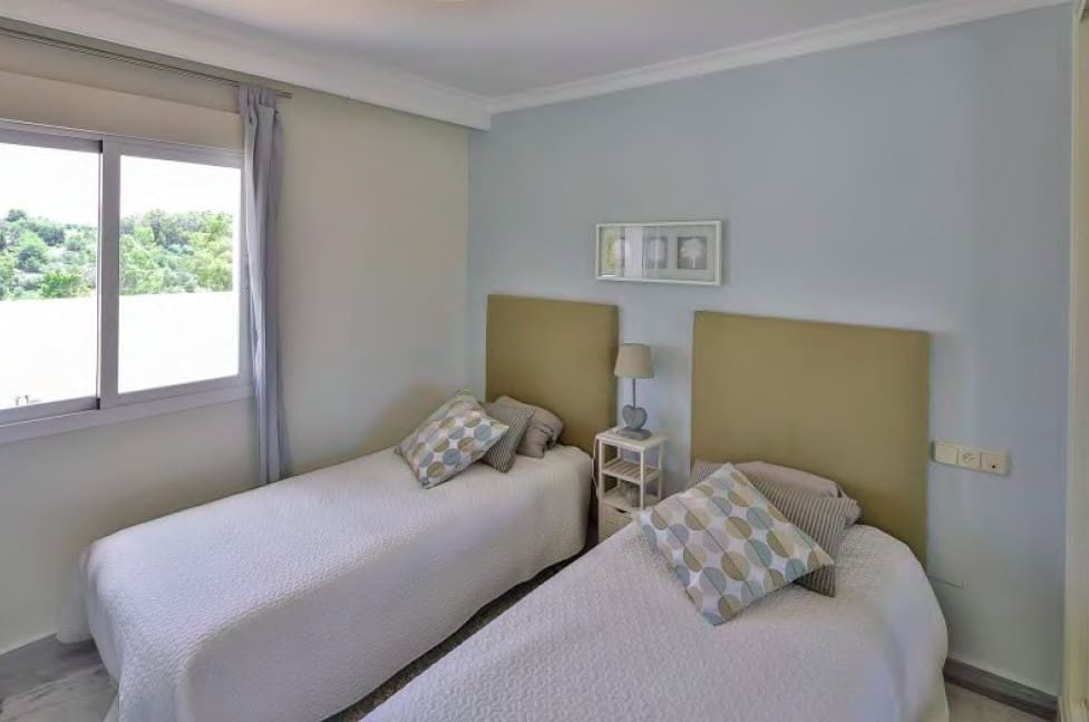 2 camera da letto Attico da affitare come casa vacanza in Nueva Andalucia con piscina garage - 1.000 € (Rif: 9806856)
