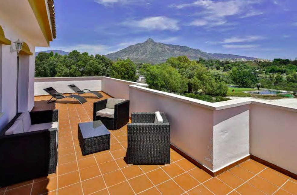 2 camera da letto Attico da affitare come casa vacanza in Nueva Andalucia con piscina garage - 1.000 € (Rif: 9806856)