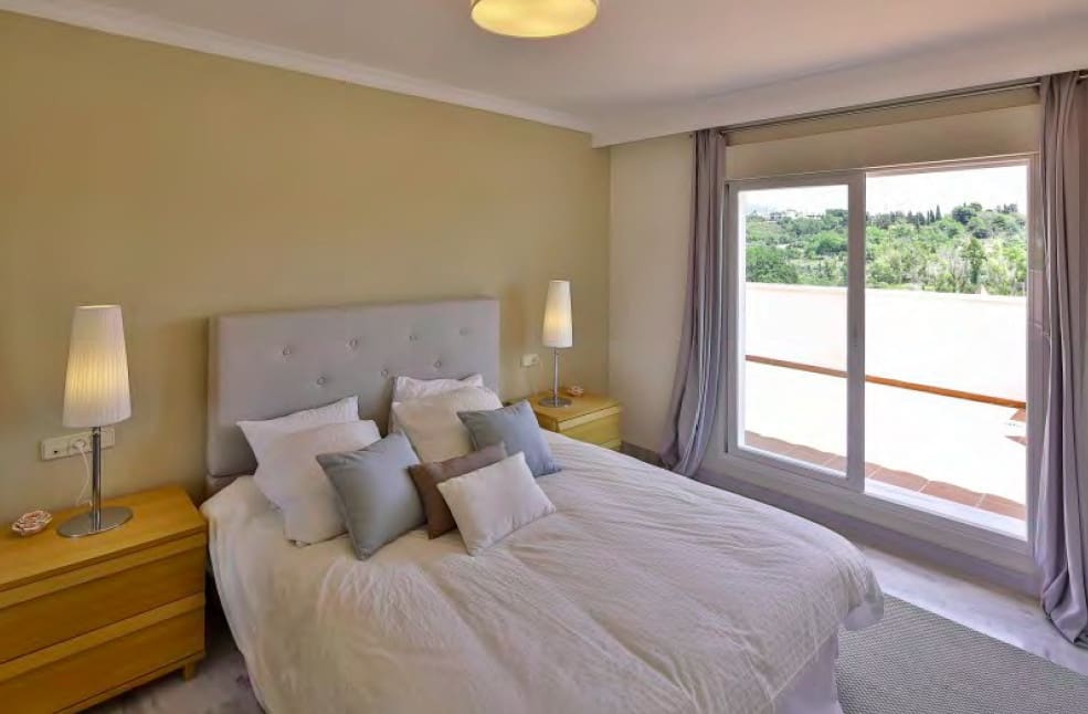 2 camera da letto Attico da affitare come casa vacanza in Nueva Andalucia con piscina garage - 1.000 € (Rif: 9806856)