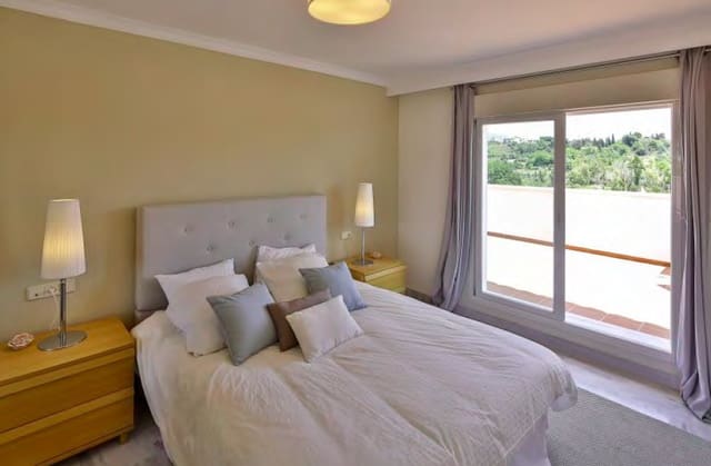 2 camera da letto Attico da affitare come casa vacanza in Nueva Andalucia, Marbella con piscina garage - 1.000 € (Rif: 9806856)