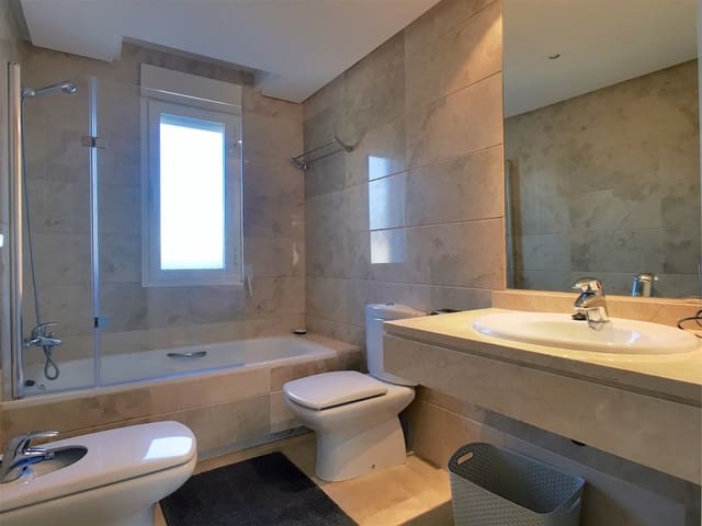 2 camera da letto Attico da affitare come casa vacanza in Nueva Andalucia, Marbella con piscina garage - 1.000 € (Rif: 9806856)