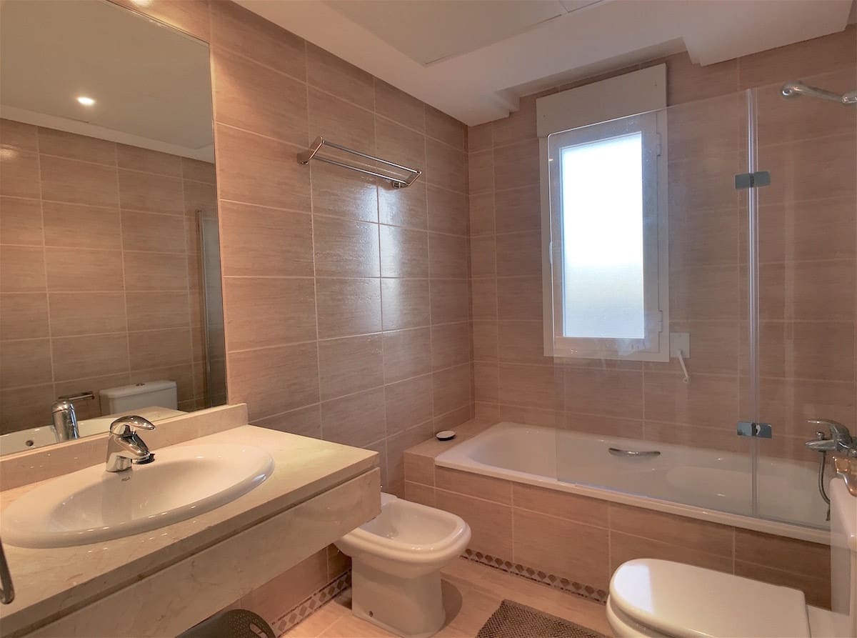 2 camera da letto Attico da affitare come casa vacanza in Nueva Andalucia con piscina garage - 1.000 € (Rif: 9806856)