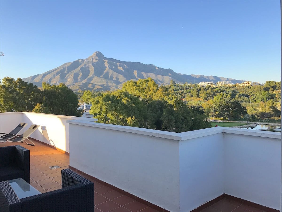 2 camera da letto Attico da affitare come casa vacanza in Nueva Andalucia con piscina garage - 1.000 € (Rif: 9806856)