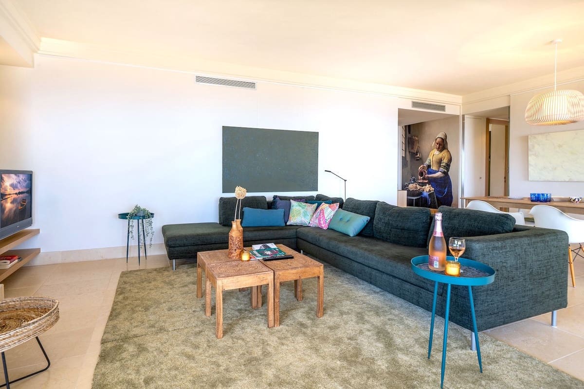 2 bedroom Apartment for holiday rental in Los Monteros with pool garage - € 2,500 (Ref: 9806857)