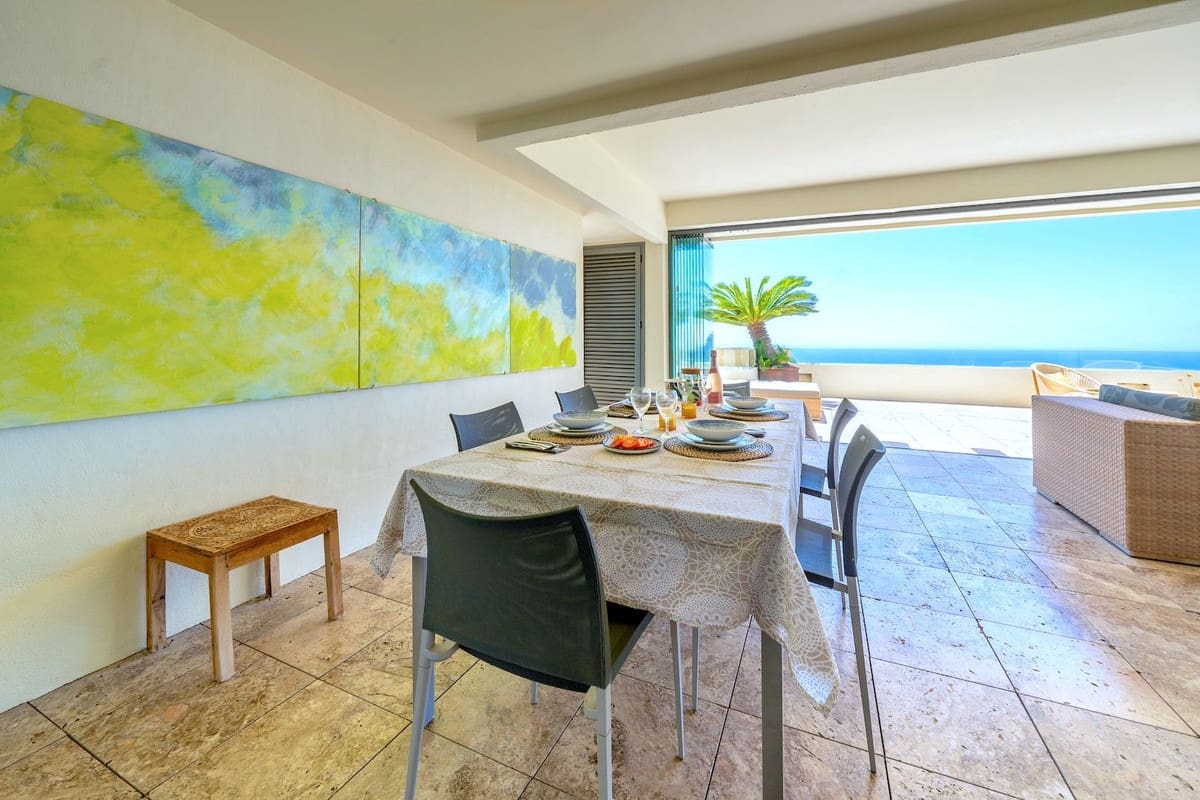 2 bedroom Apartment for holiday rental in Los Monteros with pool garage - € 2,500 (Ref: 9806857)