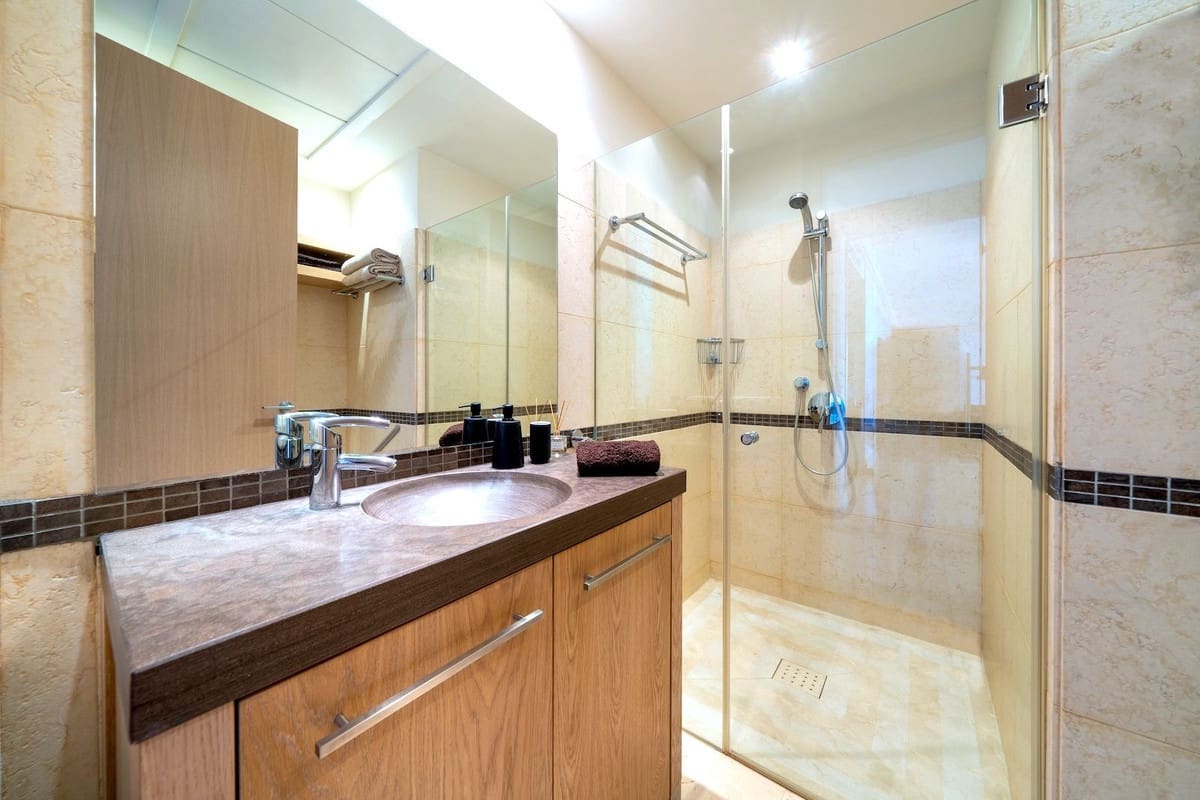 2 bedroom Apartment for holiday rental in Los Monteros with pool garage - € 2,500 (Ref: 9806857)