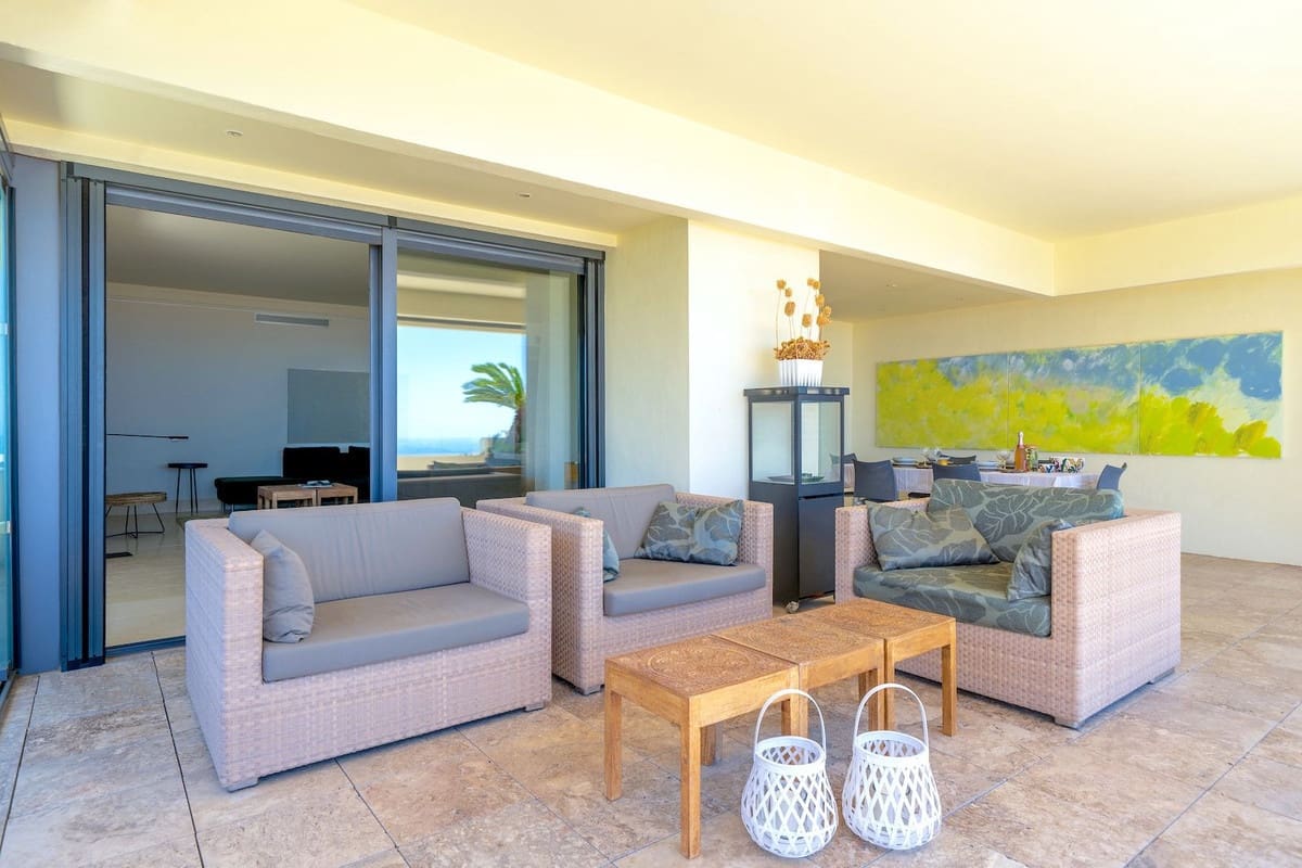 2 bedroom Apartment for holiday rental in Los Monteros with pool garage - € 2,500 (Ref: 9806857)