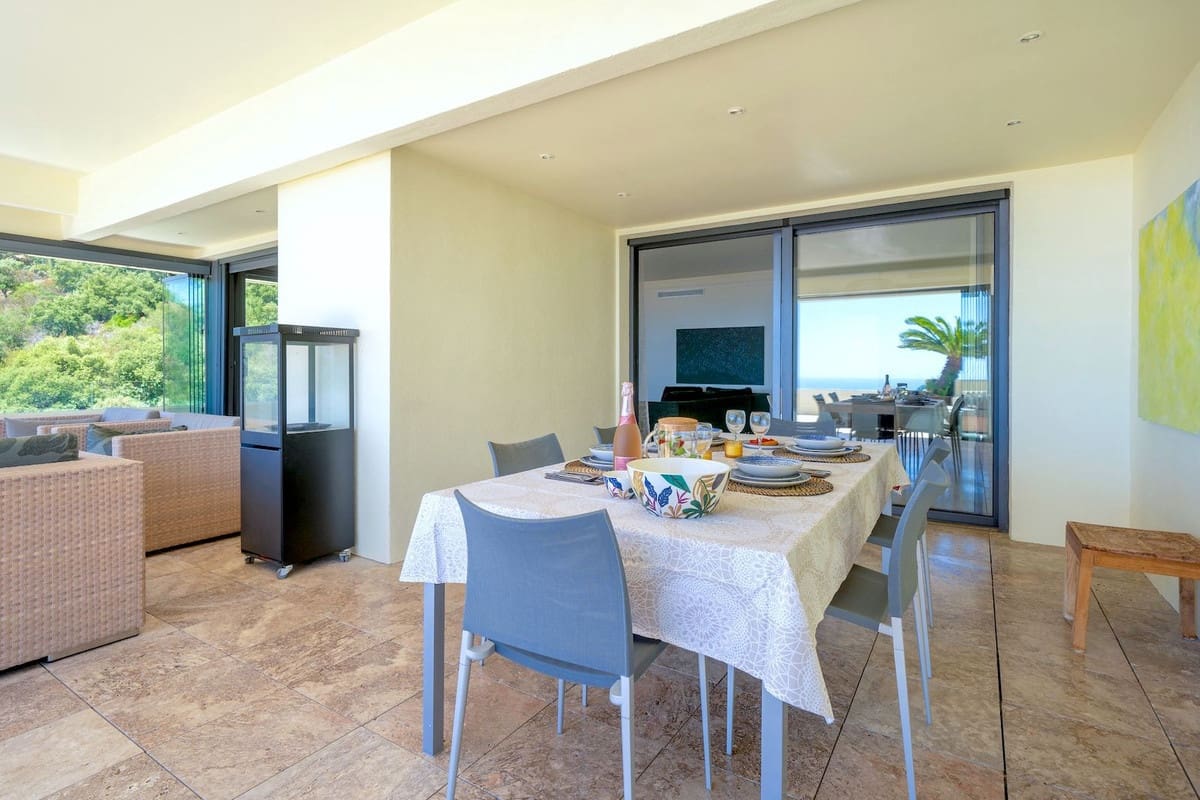 2 bedroom Apartment for holiday rental in Los Monteros with pool garage - € 2,500 (Ref: 9806857)