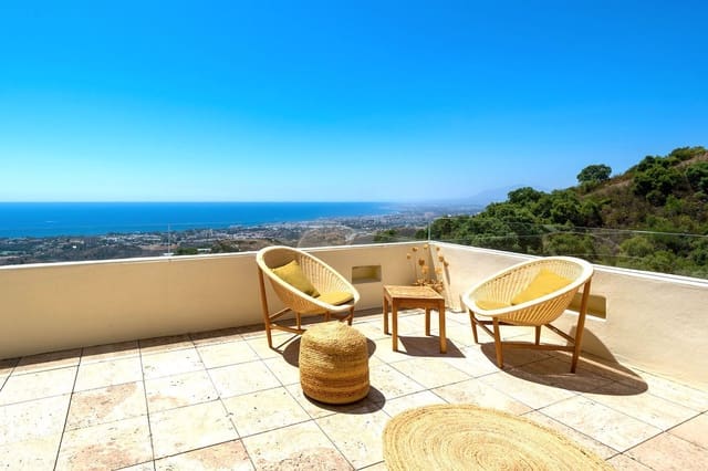 2 slaapkamer Appartement voor vakantieverhuur in Los Monteros, Marbella met zwembad garage - € 2.500 (Ref: 9806857)