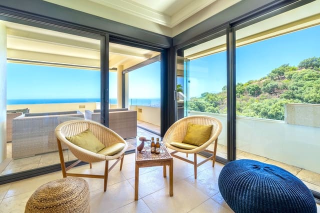 2 slaapkamer Appartement voor vakantieverhuur in Los Monteros, Marbella met zwembad garage - € 2.500 (Ref: 9806857)