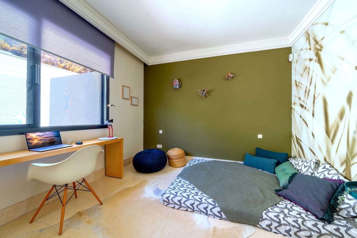 2 bedroom Apartment for holiday rental in Los Monteros with pool garage - € 2,500 (Ref: 9806857)