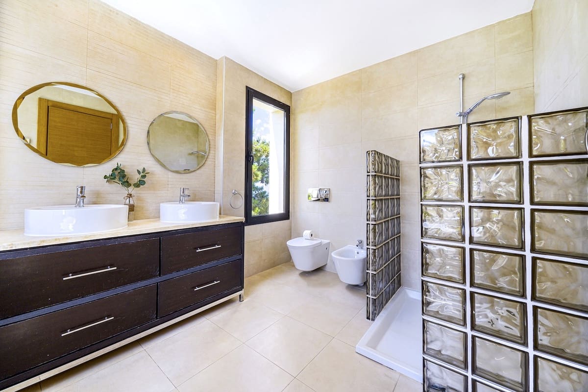 3 slaapkamer Appartement voor vakantieverhuur in Los Monteros met zwembad - € 2.500 (Ref: 9806858)