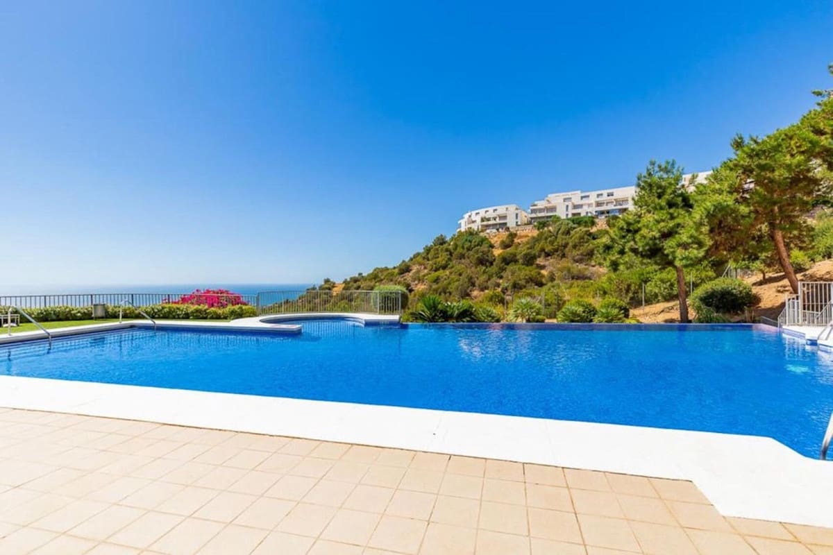 3 slaapkamer Appartement voor vakantieverhuur in Los Monteros met zwembad - € 2.500 (Ref: 9806858)