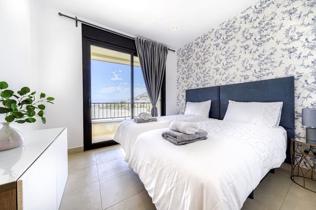 3 slaapkamer Appartement voor vakantieverhuur in Los Monteros, Marbella met zwembad - € 2.500 (Ref: 9806858)