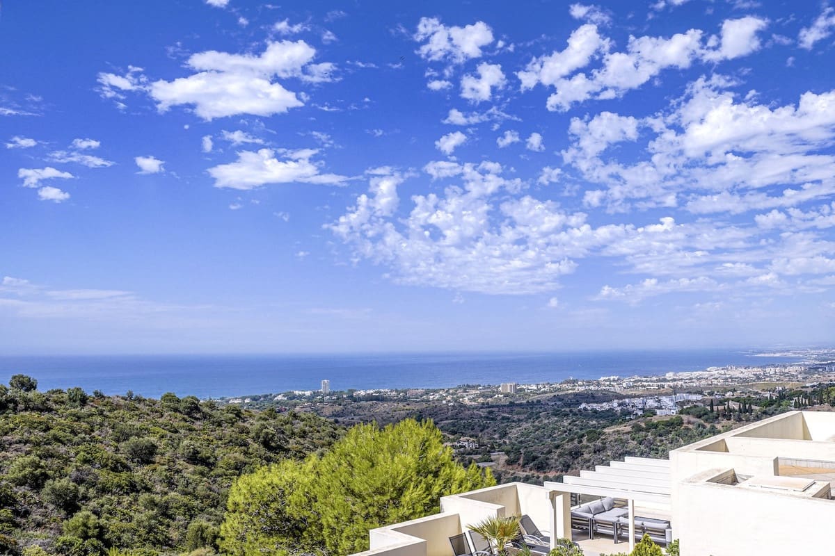 3 slaapkamer Appartement voor vakantieverhuur in Los Monteros met zwembad - € 2.500 (Ref: 9806858)