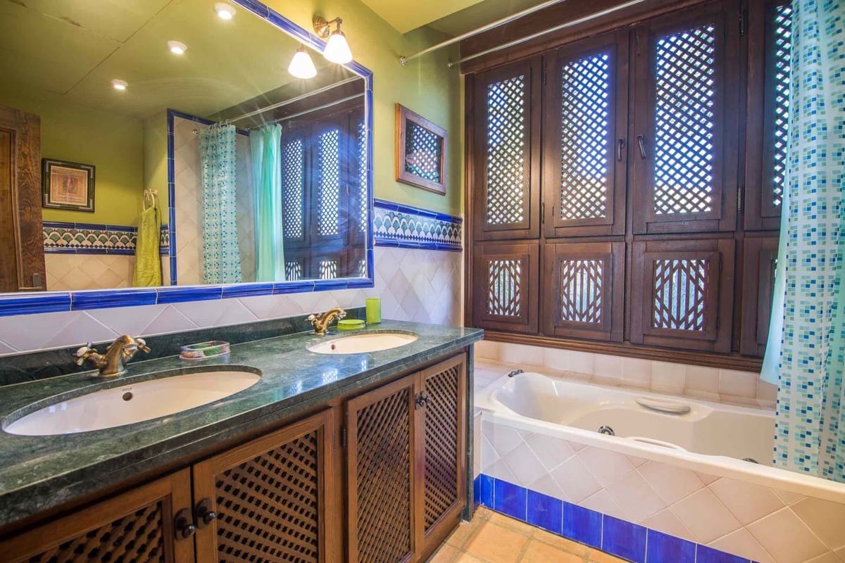 4 quarto Moradia para arrendamento para férias em Marbella com piscina Garagem - 4 500 € (Ref: 9806859)