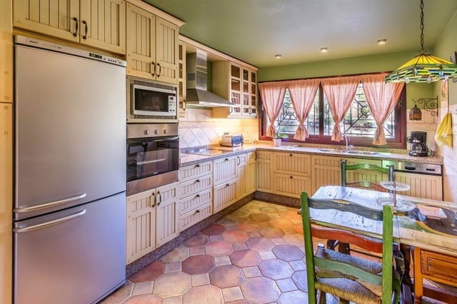 4 camera da letto Villa da affitare come casa vacanza in Hacienda Las Chapas, Marbella con piscina garage - 4.500 € (Rif: 9806859)