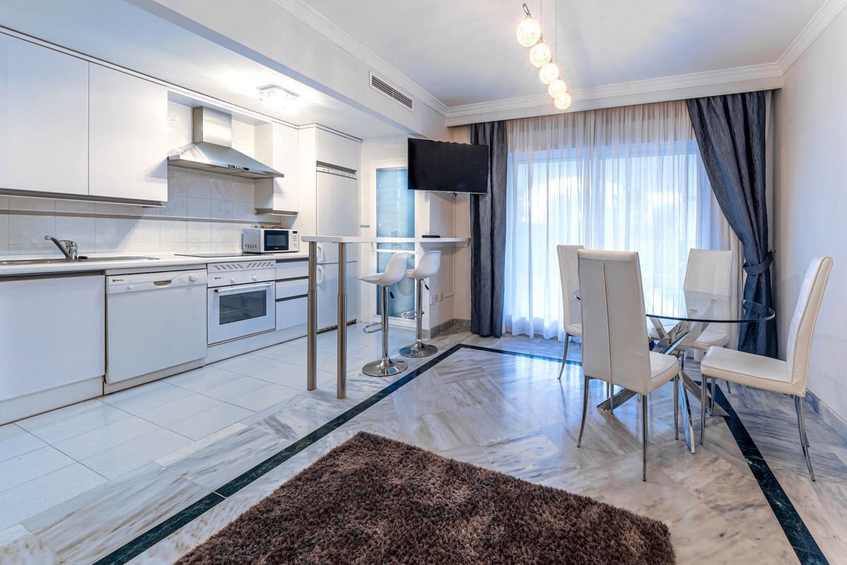 2 bedroom Apartment for rent in Nueva Andalucia with pool garage - € 1,750 (Ref: 9806860)