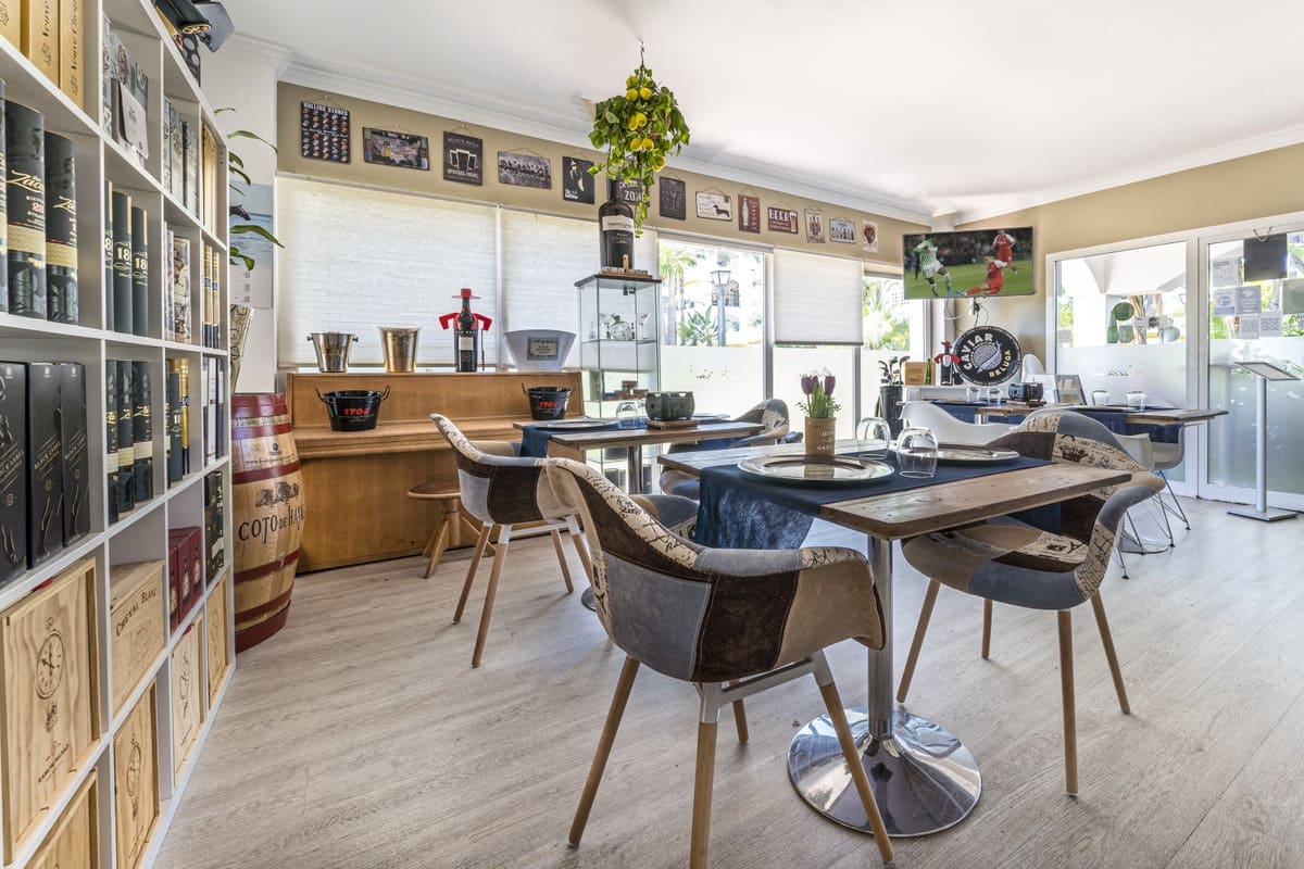 2 bedroom Apartment for rent in Nueva Andalucia with pool garage - € 1,750 (Ref: 9806860)