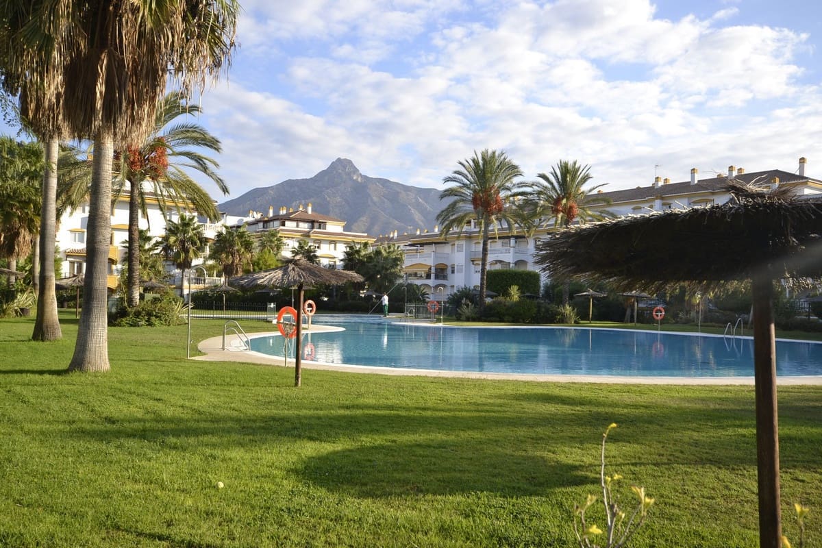 2 bedroom Apartment for rent in Nueva Andalucia with pool garage - € 1,750 (Ref: 9806860)